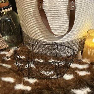 🤎Small Basket•Brown•Wooden Handles🤎